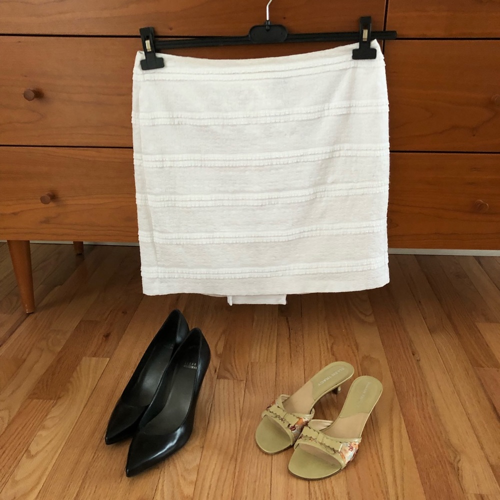 Beautiful white skirt. Saks 5th Avenue black label - Picture 2 of 6